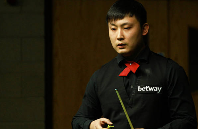 体育欧冠：奥斯梅恩 迪洛伦佐进球 那不勒斯2-0法兰克福